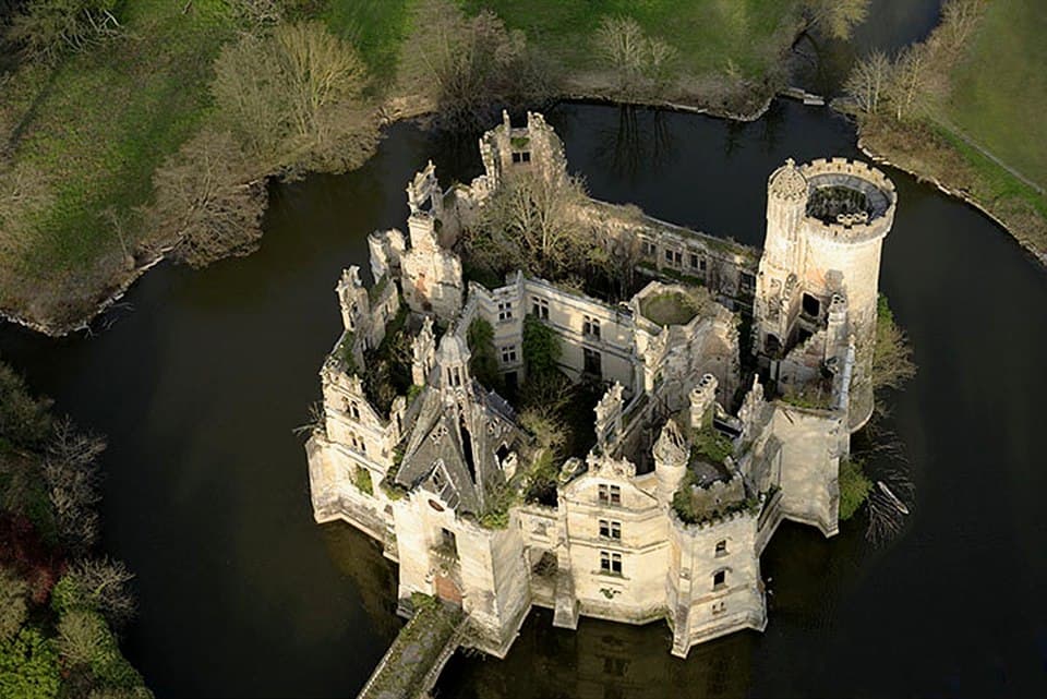 Château de la Mothe-Chandeniers urbex
