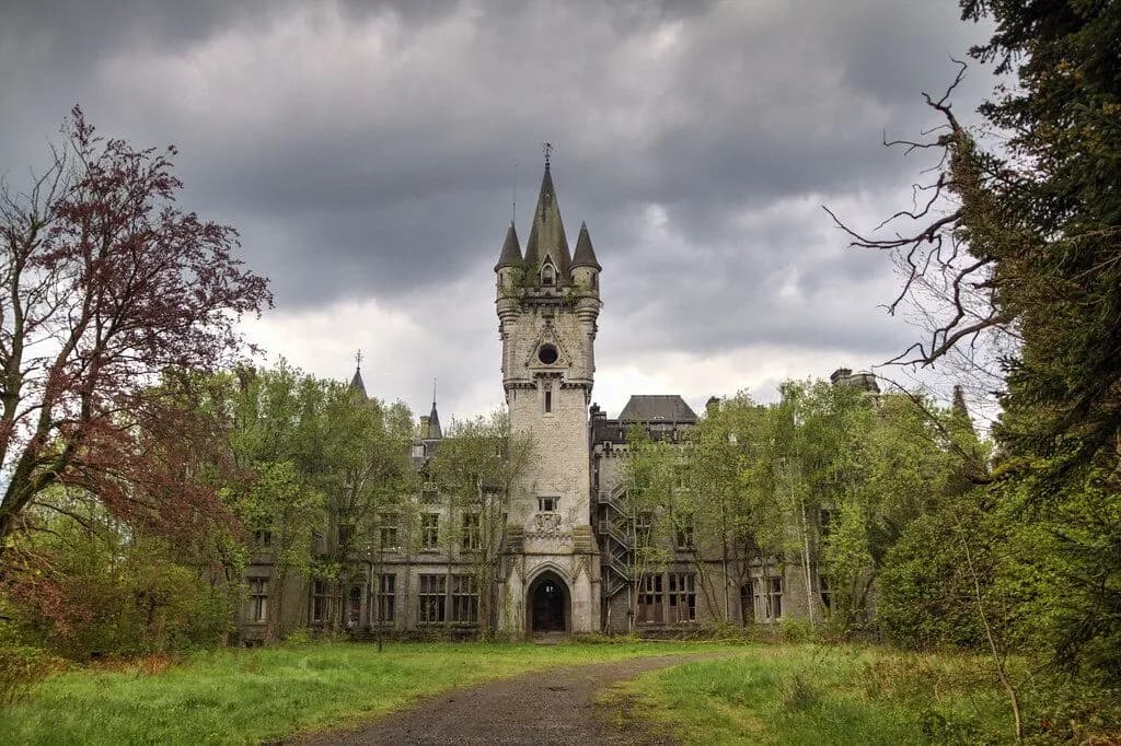 Le "Chateau Miranda" abandonné en Belgique