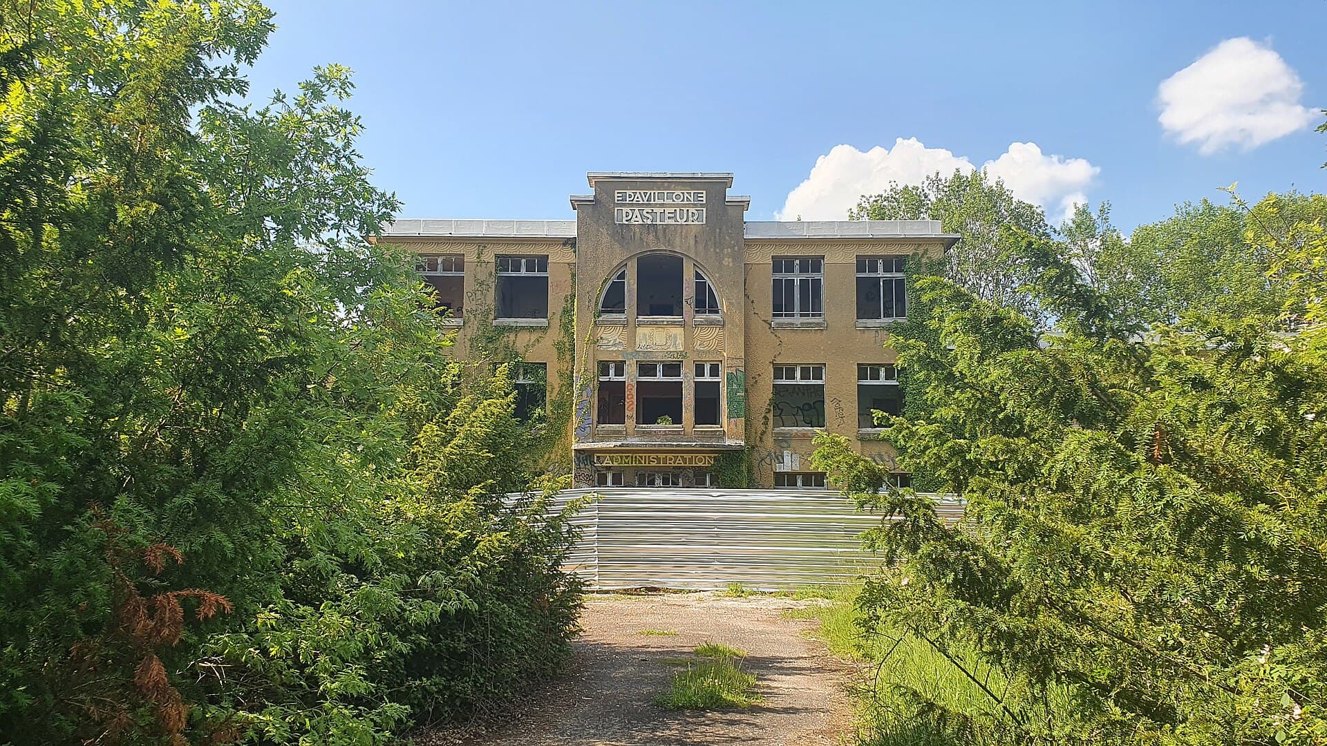 Abandoned sanatorium in Pays de la Loire
