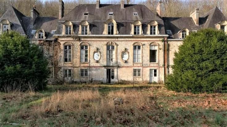 Abandoned château in Saint-Étienne